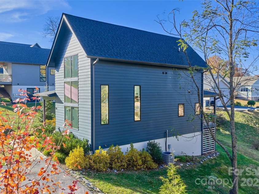 110 Timberview Drive, Swannanoa, NC 28778.  MLS# CAR4304765, YatesRealty ID 11084. 