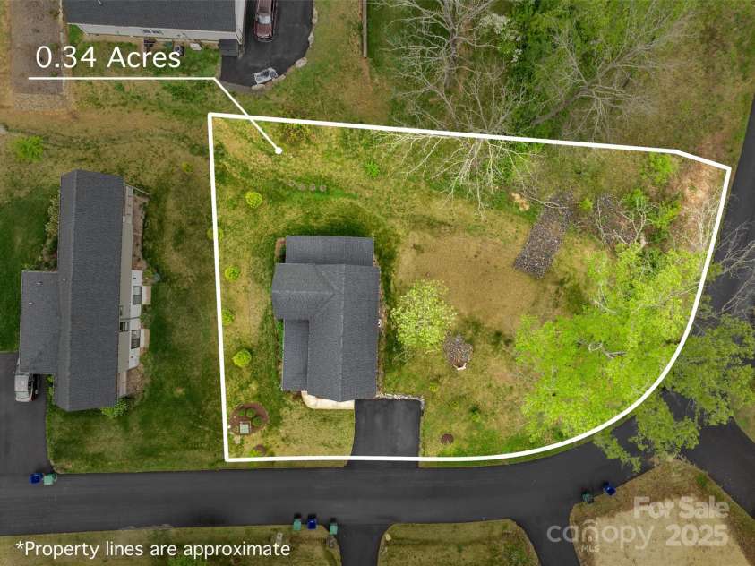 110 Timberview Drive, Swannanoa, NC 28778.  MLS# CAR4304765, YatesRealty ID 11084. Approximate Lot Lines