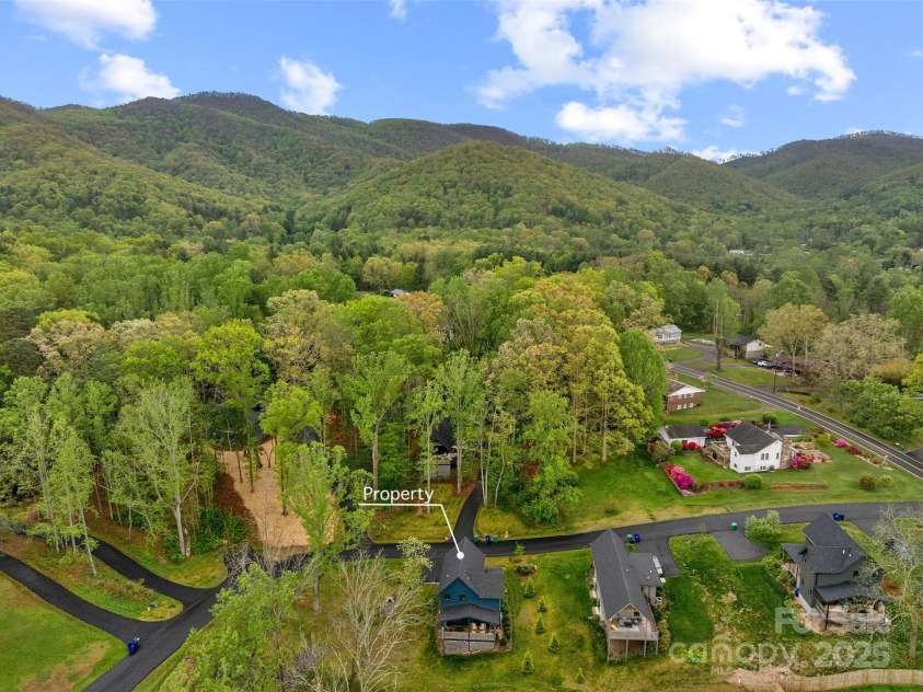 110 Timberview Drive, Swannanoa, NC 28778.  MLS# CAR4304765, YatesRealty ID 11084. Convenient Location