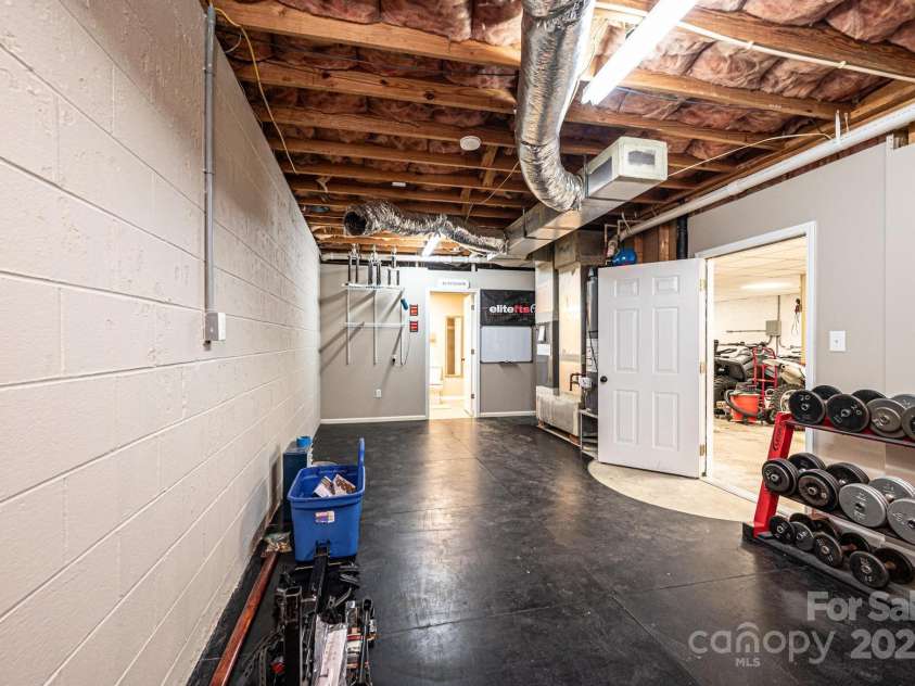 5933 Flintlock Court, Hickory, NC 28601.  MLS# CAR4251397, YatesRealty ID 11085. 