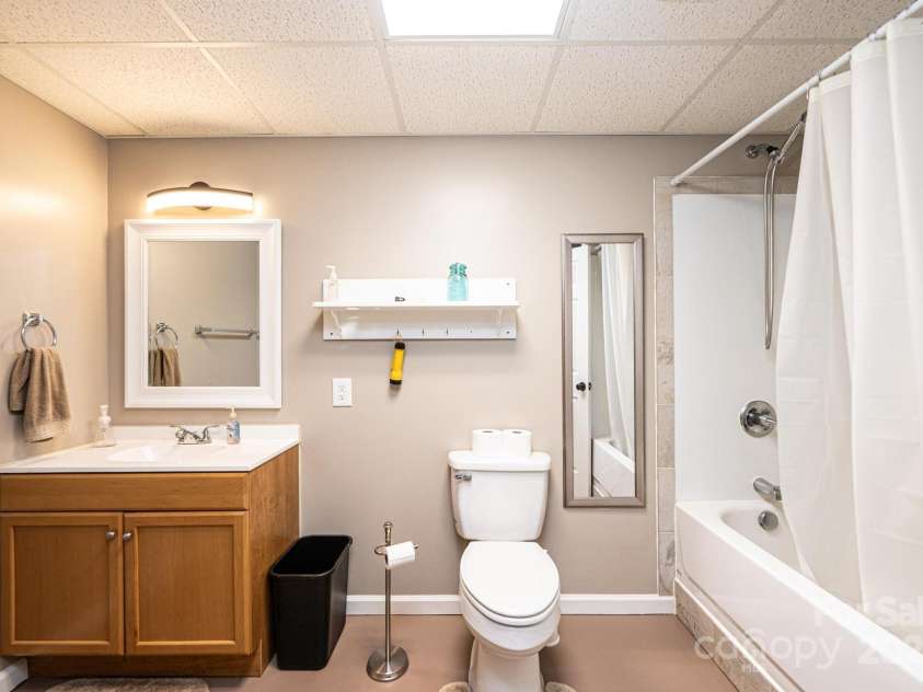 5933 Flintlock Court, Hickory, NC 28601.  MLS# CAR4251397, YatesRealty ID 11085. 