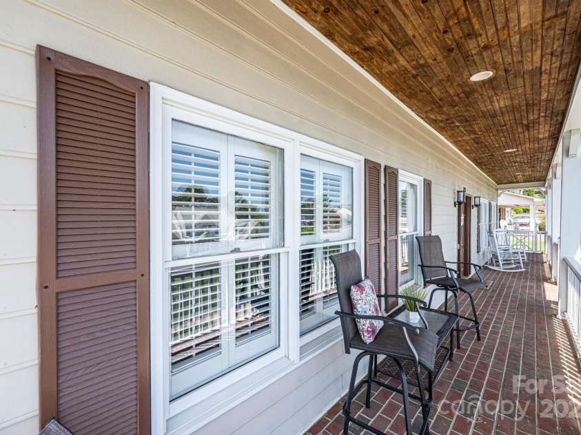 5933 Flintlock Court, Hickory, NC 28601.  MLS# CAR4251397, YatesRealty ID 11085. 