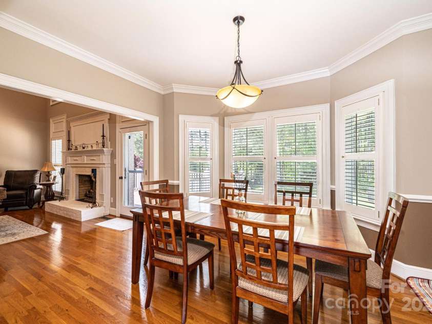 5933 Flintlock Court, Hickory, NC 28601.  MLS# CAR4251397, YatesRealty ID 11085. 