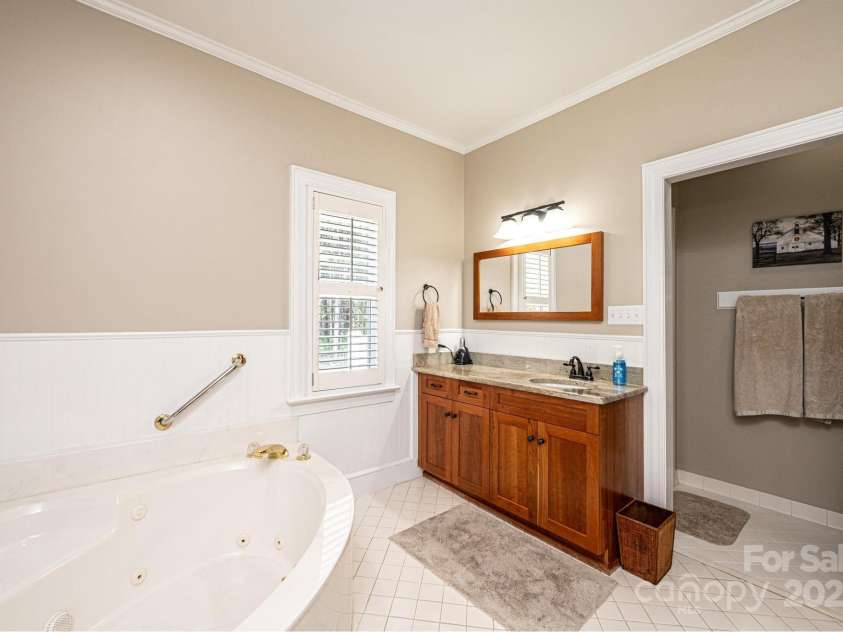 5933 Flintlock Court, Hickory, NC 28601.  MLS# CAR4251397, YatesRealty ID 11085. 