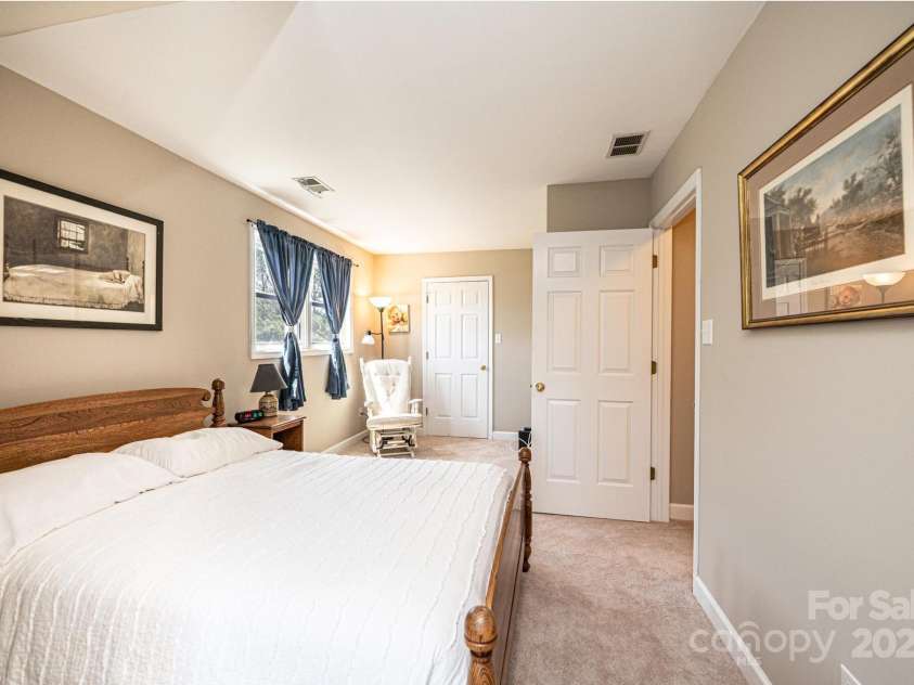 5933 Flintlock Court, Hickory, NC 28601.  MLS# CAR4251397, YatesRealty ID 11085. 