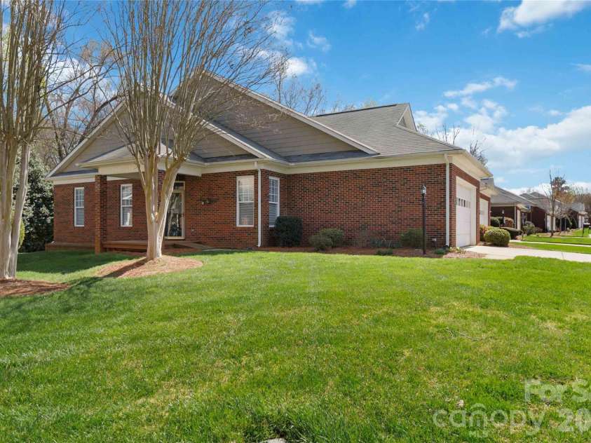 3832 Misty Glen Court, Matthews, NC 28105.  MLS# CAR4356915, YatesRealty ID 11086. 