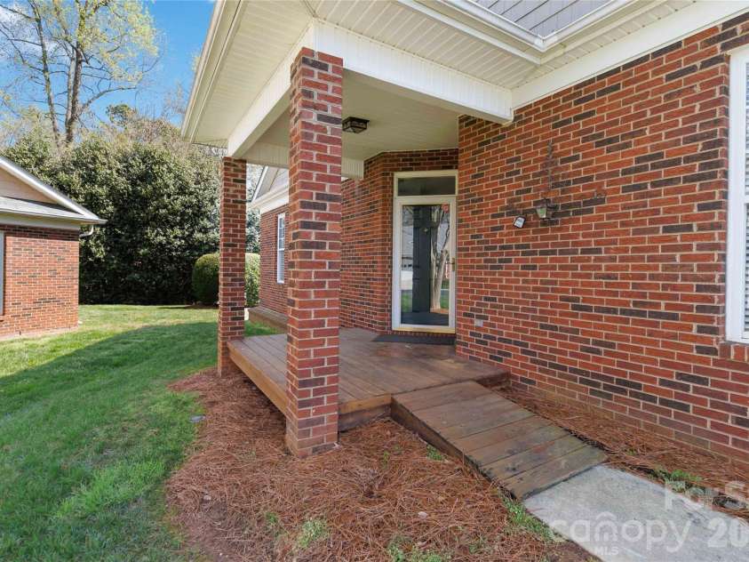 3832 Misty Glen Court, Matthews, NC 28105.  MLS# CAR4356915, YatesRealty ID 11086. 