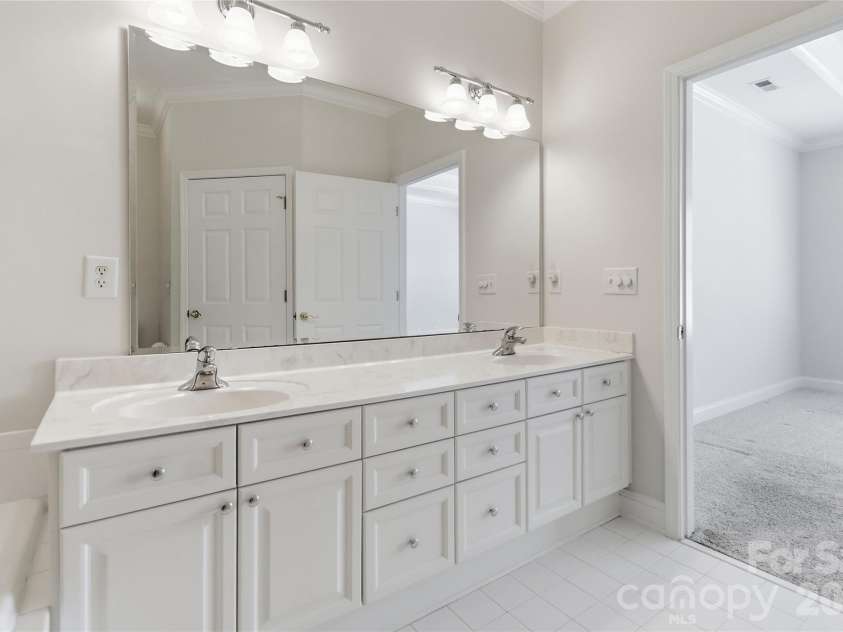 3832 Misty Glen Court, Matthews, NC 28105.  MLS# CAR4356915, YatesRealty ID 11086. 