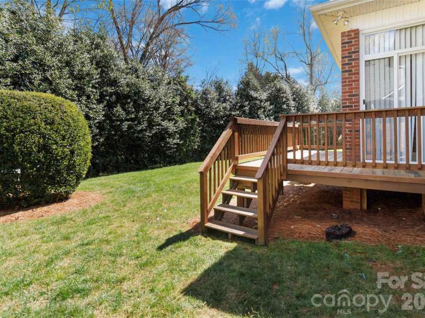 3832 Misty Glen Court, Matthews, NC 28105.  MLS# CAR4356915, YatesRealty ID 11086. 