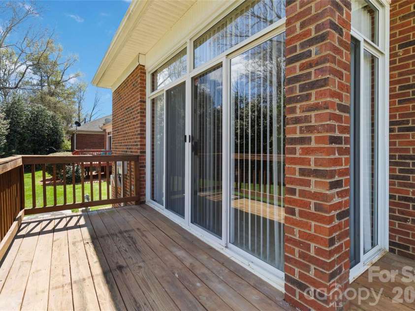 3832 Misty Glen Court, Matthews, NC 28105.  MLS# CAR4356915, YatesRealty ID 11086. 