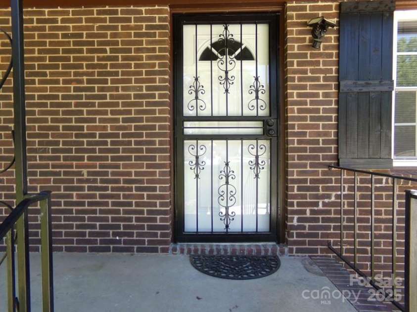 556 Roundtree Circle, Chester, SC 29706.  MLS# CAR4252990, YatesRealty ID 11086. 