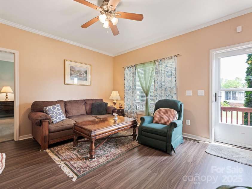 135 Middle Street, Hendersonville, NC 28792.  MLS# CAR4248149, YatesRealty ID 11087. 