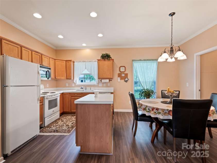 135 Middle Street, Hendersonville, NC 28792.  MLS# CAR4248149, YatesRealty ID 11087. 