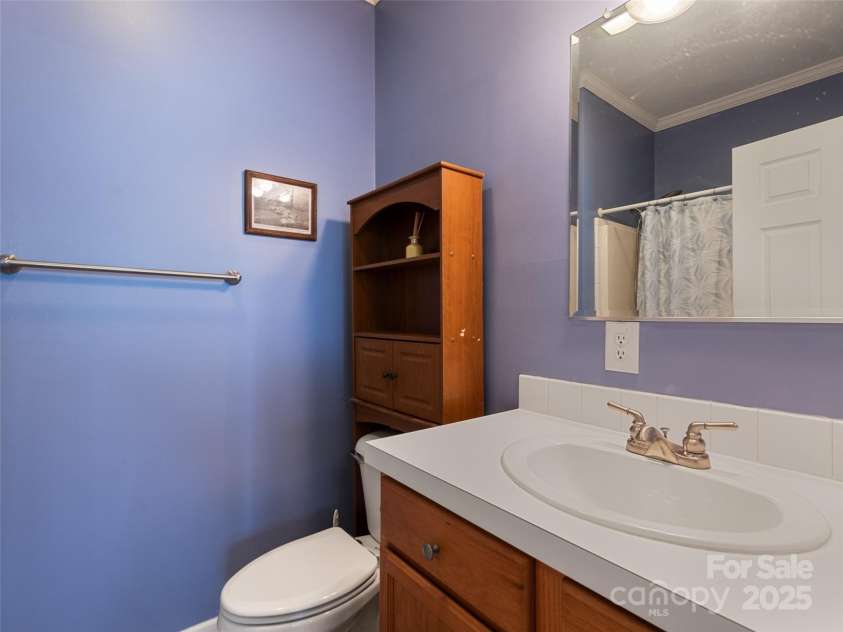 135 Middle Street, Hendersonville, NC 28792.  MLS# CAR4248149, YatesRealty ID 11087. 