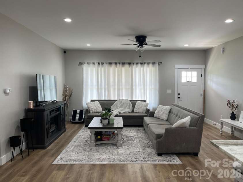 4050 Fairview Drive, Maiden, NC 28650.  MLS# CAR4341415, YatesRealty ID 11088. 