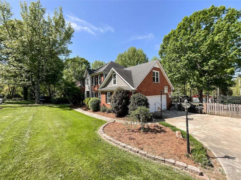 4823 Antioch Church Road, Weddington, NC 28104.  MLS# CAR4242227, YatesRealty ID 11088. 