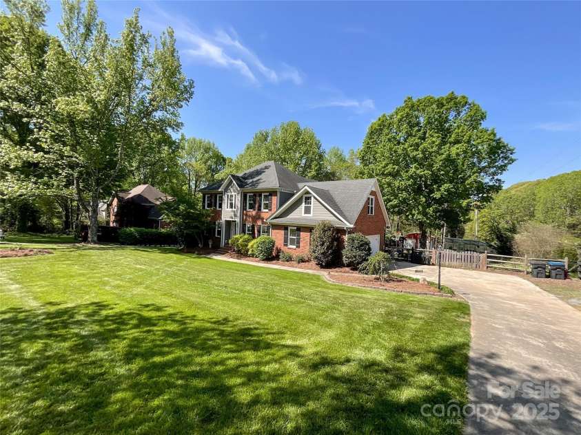 4823 Antioch Church Road, Weddington, NC 28104.  MLS# CAR4242227, YatesRealty ID 11088. 