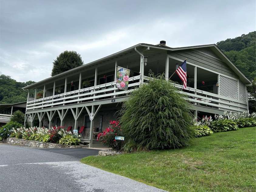 10 Onyx Lane, Maggie Valley, NC 28751.  MLS# CAR4369076, YatesRealty ID 11089. 