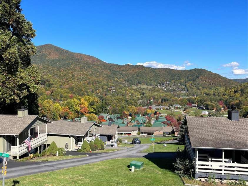 10 Onyx Lane, Maggie Valley, NC 28751.  MLS# CAR4369076, YatesRealty ID 11089. 