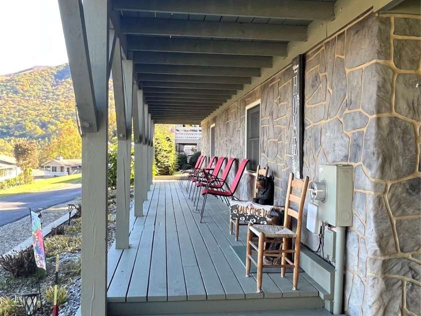 10 Onyx Lane, Maggie Valley, NC 28751.  MLS# CAR4369076, YatesRealty ID 11089. 