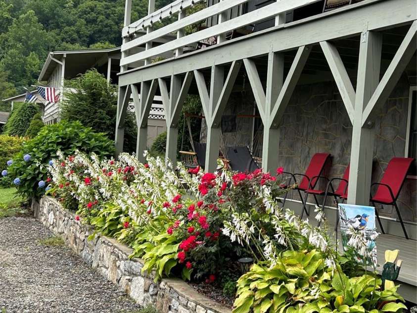 10 Onyx Lane, Maggie Valley, NC 28751.  MLS# CAR4369076, YatesRealty ID 11089. 