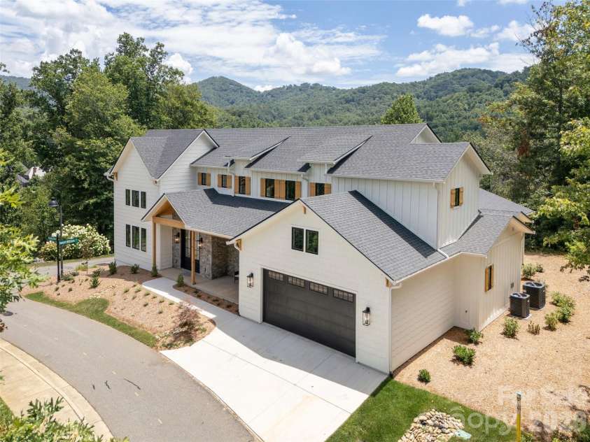 11 Magnolia View Trail, Asheville, NC 28804.  MLS# CAR4392960, YatesRealty ID 1109. 