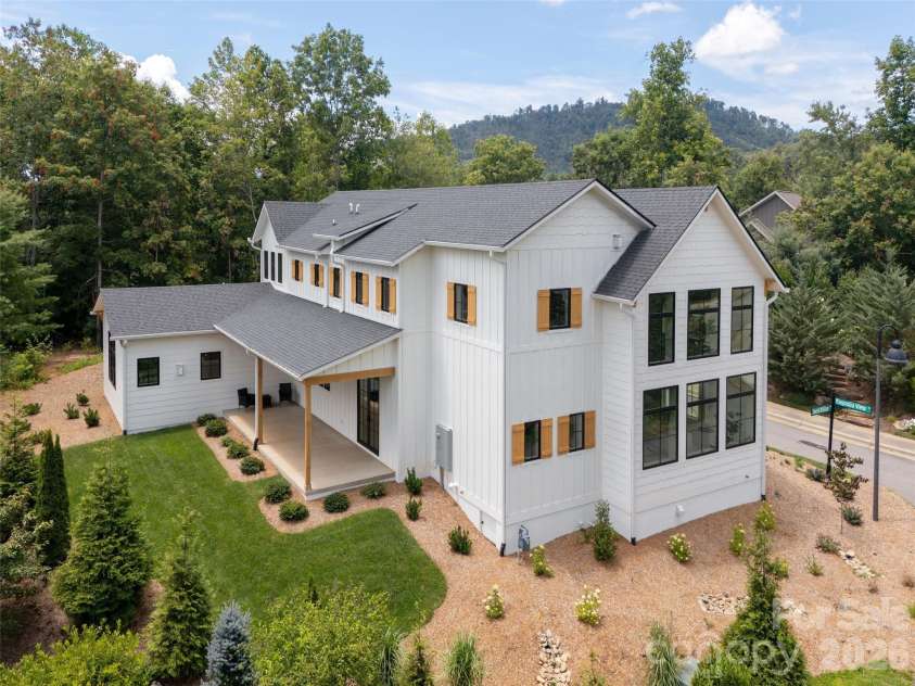 11 Magnolia View Trail, Asheville, NC 28804.  MLS# CAR4392960, YatesRealty ID 1109. 