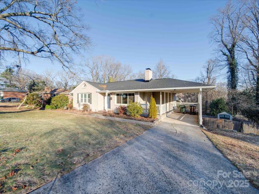 811 Colonial Drive, Rock Hill, SC 29730.  MLS# CAR4217347, YatesRealty ID 1109. 