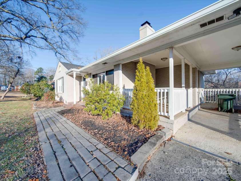 811 Colonial Drive, Rock Hill, SC 29730.  MLS# CAR4217347, YatesRealty ID 1109. 