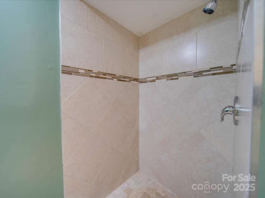 811 Colonial Drive, Rock Hill, SC 29730.  MLS# CAR4217347, YatesRealty ID 1109. 