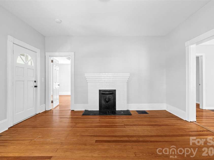 29 Allen Street, Asheville, NC 28806.  MLS# CAR4359899, YatesRealty ID 11091. 
