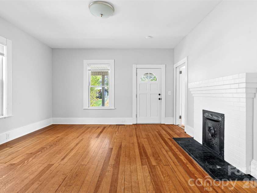 29 Allen Street, Asheville, NC 28806.  MLS# CAR4359899, YatesRealty ID 11091. 