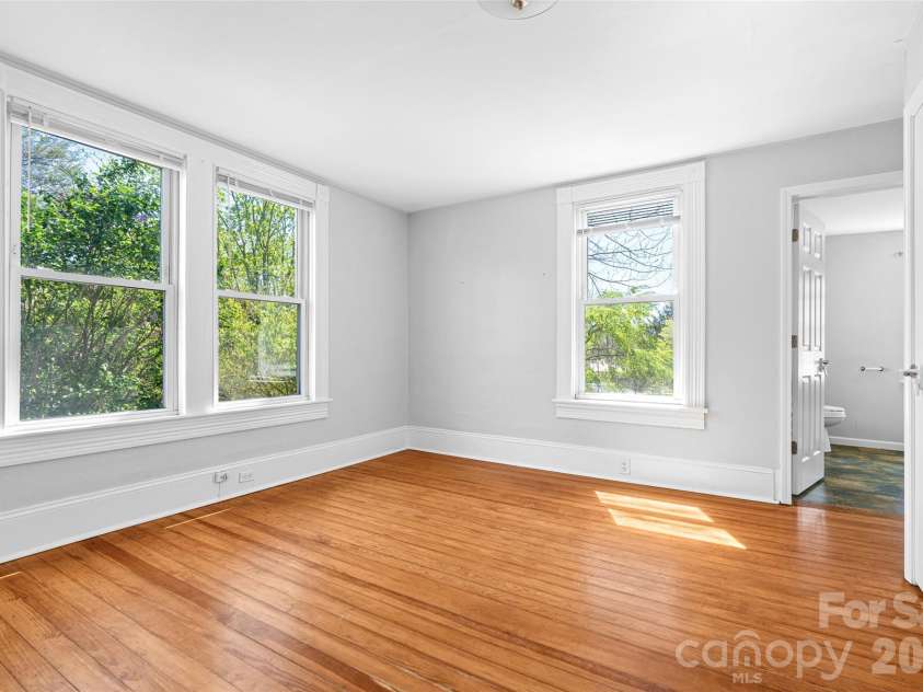 29 Allen Street, Asheville, NC 28806.  MLS# CAR4359899, YatesRealty ID 11091. 