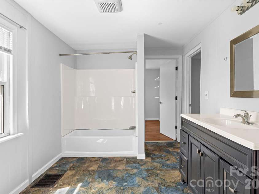 29 Allen Street, Asheville, NC 28806.  MLS# CAR4359899, YatesRealty ID 11091. 