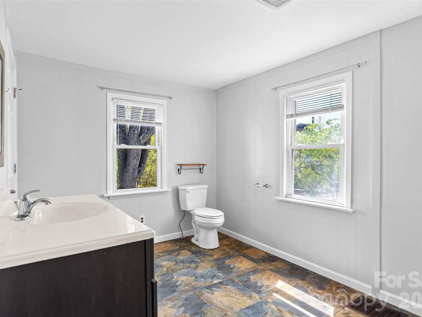 29 Allen Street, Asheville, NC 28806.  MLS# CAR4359899, YatesRealty ID 11091. 