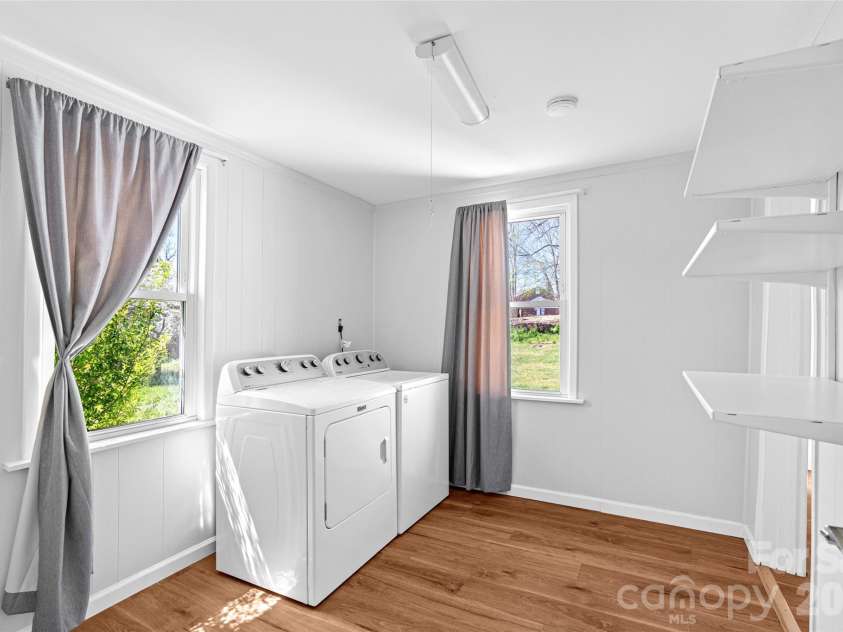 29 Allen Street, Asheville, NC 28806.  MLS# CAR4359899, YatesRealty ID 11091. 