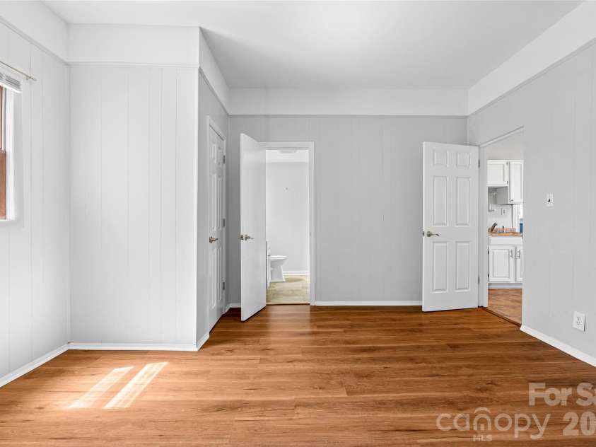 29 Allen Street, Asheville, NC 28806.  MLS# CAR4359899, YatesRealty ID 11091. 