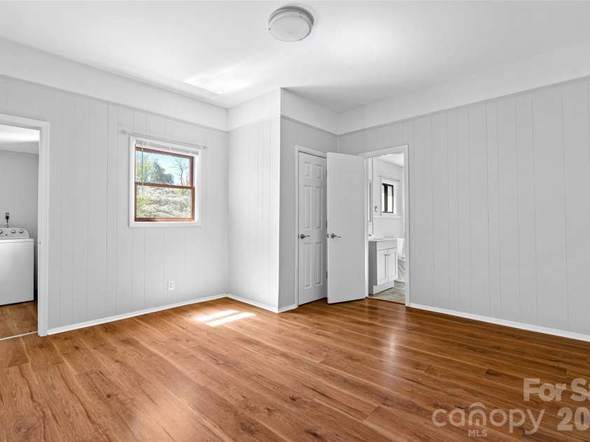 29 Allen Street, Asheville, NC 28806.  MLS# CAR4359899, YatesRealty ID 11091. 