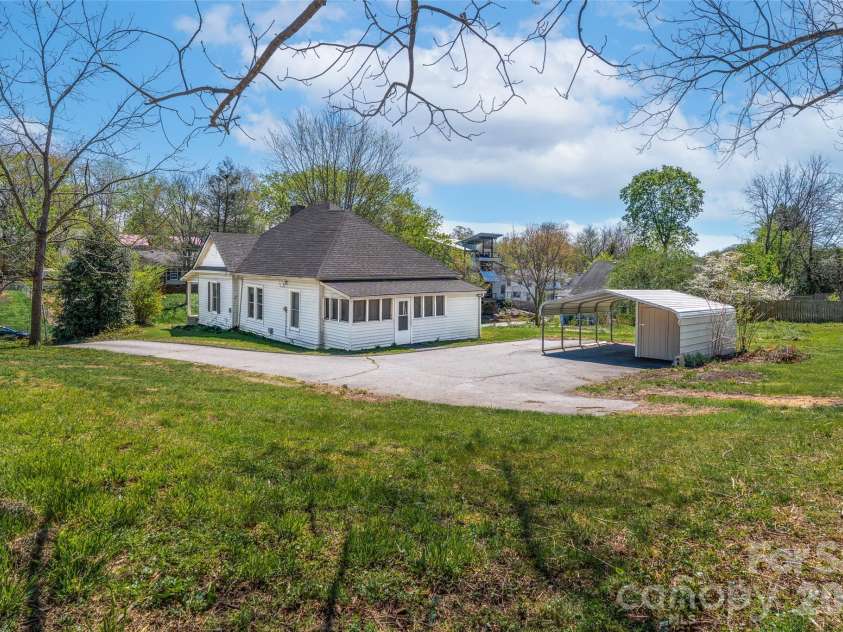 29 Allen Street, Asheville, NC 28806.  MLS# CAR4359899, YatesRealty ID 11091. 