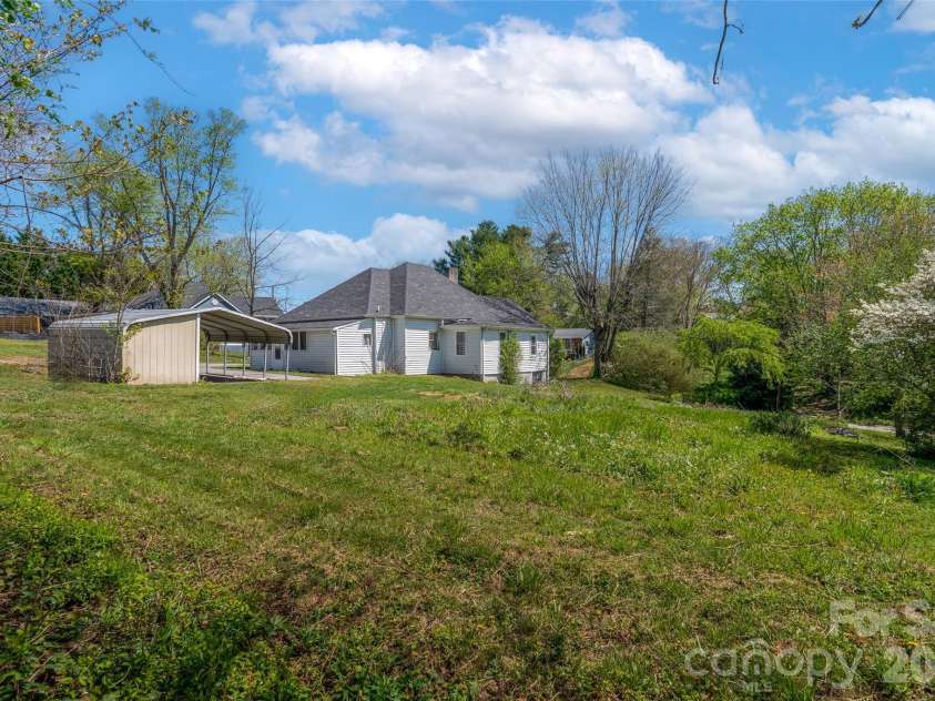 29 Allen Street, Asheville, NC 28806.  MLS# CAR4359899, YatesRealty ID 11091. 