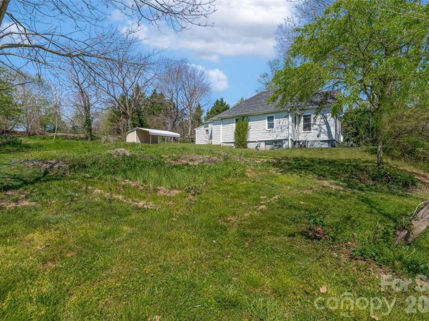 29 Allen Street, Asheville, NC 28806.  MLS# CAR4359899, YatesRealty ID 11091. 