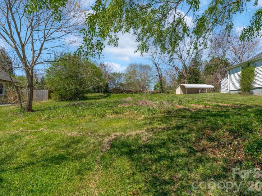 29 Allen Street, Asheville, NC 28806.  MLS# CAR4359899, YatesRealty ID 11091. 