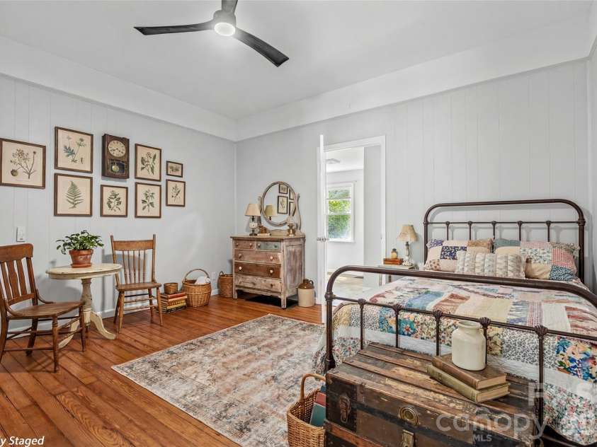 29 Allen Street, Asheville, NC 28806.  MLS# CAR4359899, YatesRealty ID 11091. 