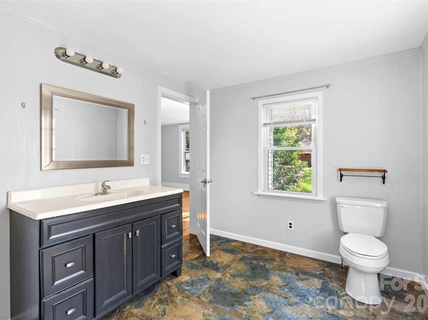 29 Allen Street, Asheville, NC 28806.  MLS# CAR4359899, YatesRealty ID 11091. Large bathroom