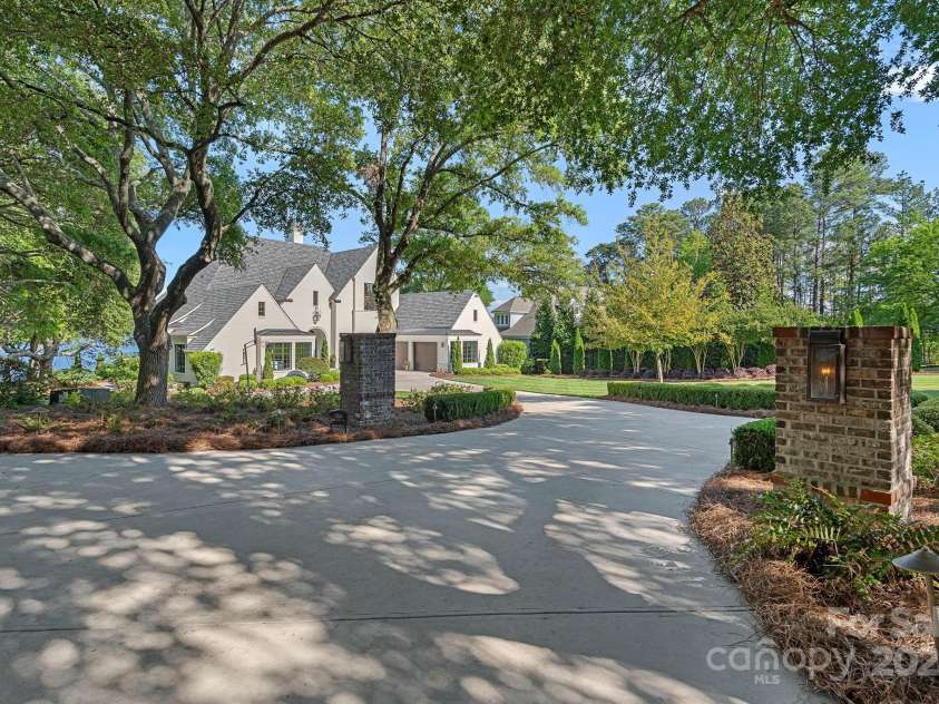 7861 Live Oaks Drive, Denver, NC 28037.  MLS# CAR4248991, YatesRealty ID 11091. 