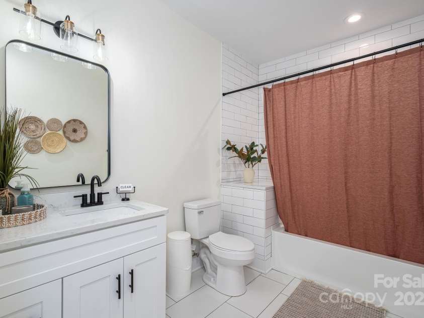 115 Woodward Way, Iron Station, NC 28080.  MLS# CAR4253712, YatesRealty ID 11092. Guest Bath