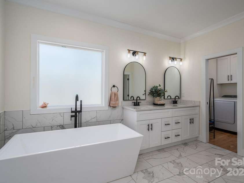 115 Woodward Way, Iron Station, NC 28080.  MLS# CAR4253712, YatesRealty ID 11092. Primary Bath