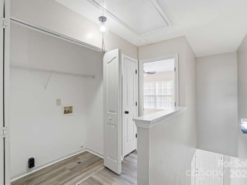 4944 Kotlik Drive, Charlotte, NC 28269.  MLS# CAR4326057, YatesRealty ID 11092. Laundry room