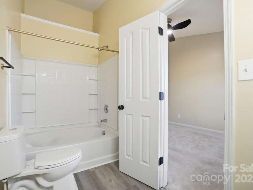 4944 Kotlik Drive, Charlotte, NC 28269.  MLS# CAR4326057, YatesRealty ID 11092. Primary BathPrimary Bath