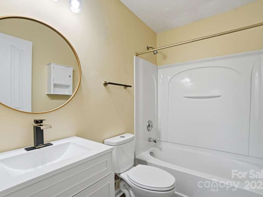 4944 Kotlik Drive, Charlotte, NC 28269.  MLS# CAR4326057, YatesRealty ID 11092. Secondary full bathroom